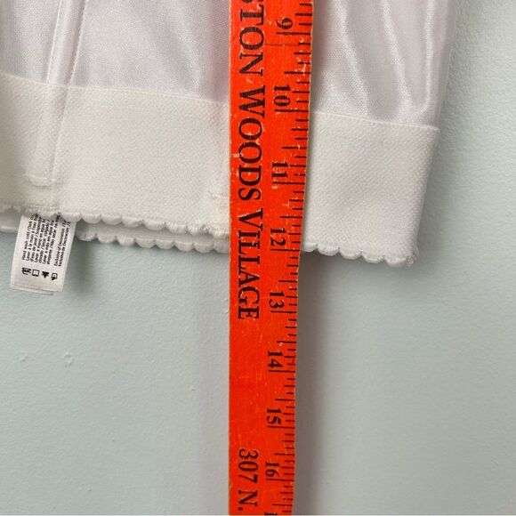 Elegant White Bustier Top - Picture 5 of 16